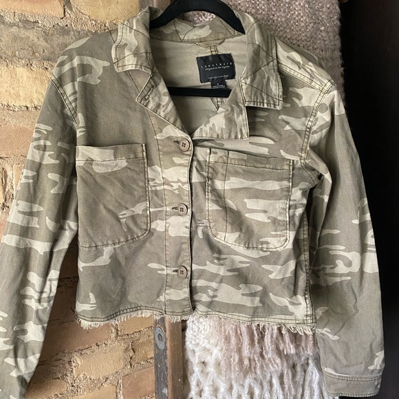 ANTHROPOLOGIE Sanctuary Cropped Camo Jacket/ Size Small - Picture 4 of 6